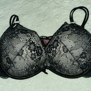 Victoria Secret push up bra new with tags size 34DD